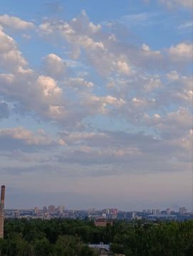 10 августа в Донецке:.
переменная облачность, ночью без существенных осадков; днём кратковременный дождь, гроза