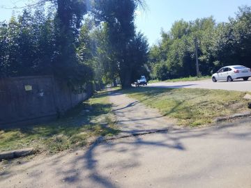Предприятия и учреждения Кировского внутригородского района города Макеевки продолжают работы по поддержанию своих прилегающих территорий в надлежащем санитарном состоянии