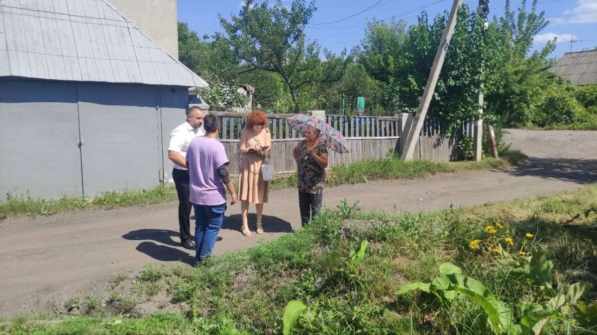 По поручению заместителя Председателя Народного Совета Андрея Крамара проведен выезд по обращениям граждан, поступившим в чат-бот Главы ДНР По поручению заместителя Председателя Народного Совета Андрея Крамара проведен выезд по обращениям граждан, поступившим в чат-бот Главы ДНР