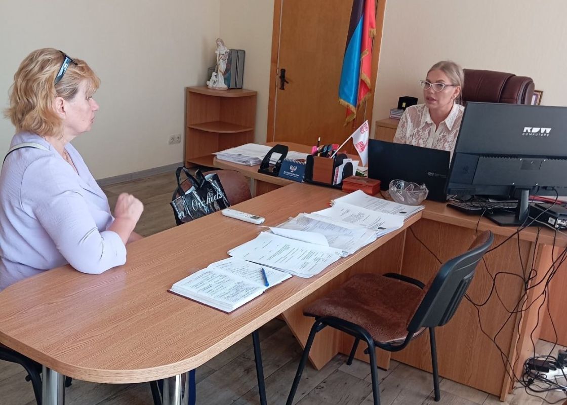 Иван Адамец: Первый заместитель руководителя Управы Куйбышевского внутригородского района Алина Волкова провела плановый прием граждан