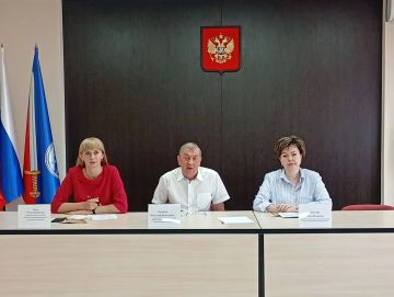 Николай Руппель: Очередное аппаратное совещание посвятили обсуждению основных вопросов текущей повестки: подготовке к зиме жилого фонда и социальной инфраструктуры, готовности образовательных учреждений к началу нового...