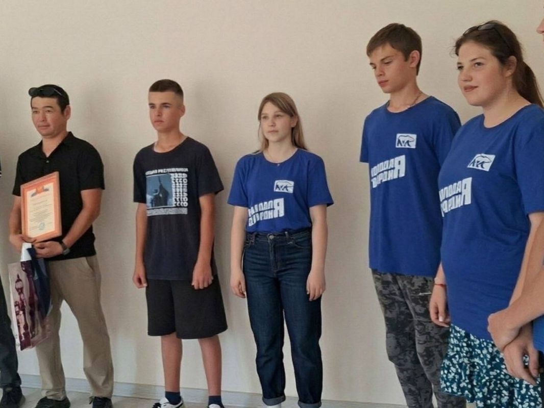 Молодёжка поздравила наших строителей Молодёжка поздравила наших строителей