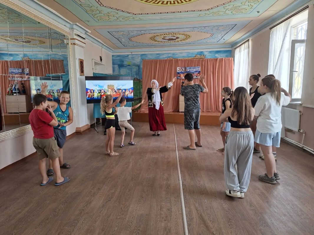 В селе Стыла прошел мастер-класс «Танцы народов России» В селе Стыла прошел мастер-класс «Танцы народов России»