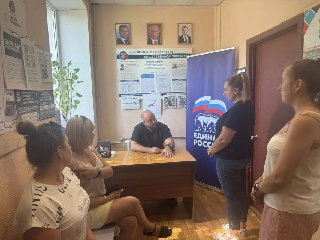 Сегодня, 10 августа в Червоногвардейском районе состоялась встреча депутат Макеевского городского совета ДНР Сергея Щетинина с жителями жилого массива Карла Маркса в общественной приемной Сегодня, 10 августа в Червоногвардейском районе состоялась встреча депутат Макеевского городского совета ДНР Сергея Щетинина с жителями жилого массива Карла Маркса в общественной приемной