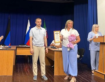 Глава муниципального образования вручил благодарности специалистам строительной отрасли