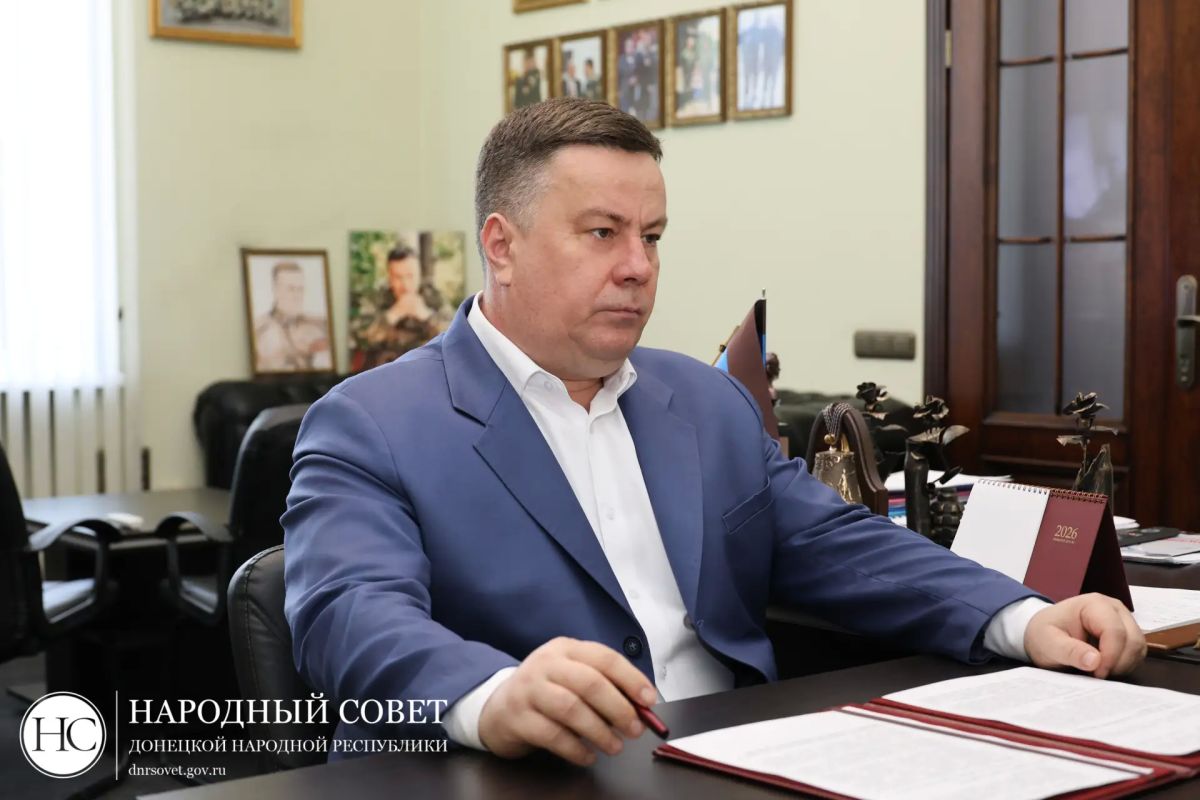 Константин Кузьмин: На недавней встрече с коллективом Управы Ленинского района мы остро обозначили одну из самых болезненных проблем — кадровый голод Константин Кузьмин: На недавней встрече с коллективом Управы Ленинского района мы остро обозначили одну из самых болезненных проблем — кадровый голод