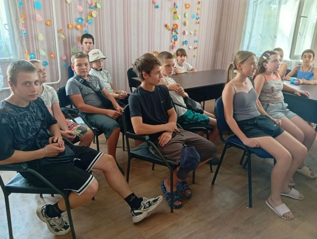 В Новозарьевском центре культуры обсудили влияние молодежного сленга на грамотность В Новозарьевском центре культуры обсудили влияние молодежного сленга на грамотность