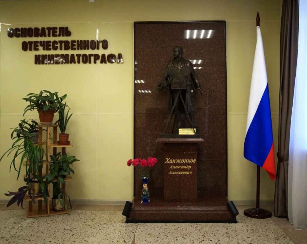 В Шахтерске почтили память основателя российского кинематографа В Шахтерске почтили память основателя российского кинематографа