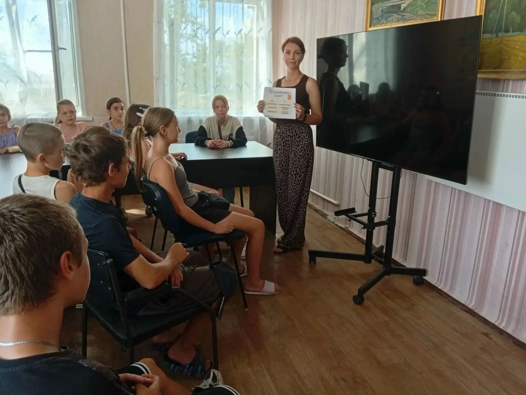 В Новозарьевском центре культуры обсудили влияние молодежного сленга на грамотность В Новозарьевском центре культуры обсудили влияние молодежного сленга на грамотность
