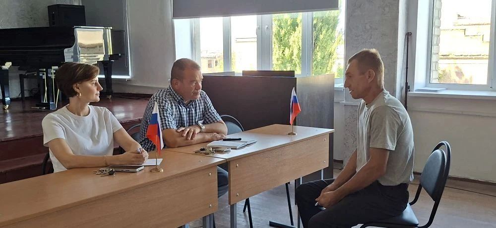 Сегодня, 10 августа, глава муниципального образования городской округ Иловайск Александр Васильевич Кузнецов и управляющий делами администрации Пушкина Светлана Ивановна встретились с представителем Харцызского управления по...