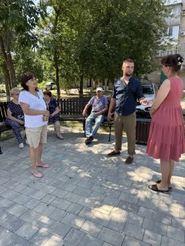 Лидер общественного мнения Денис Кичигин обсудил с жителями улицы Свободы насущные вопросы коммунального характера