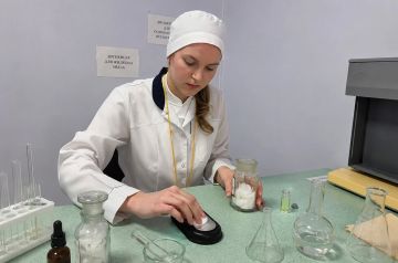 Путин поручил развивать в регионах научные центры для подготовки молодых ученых
