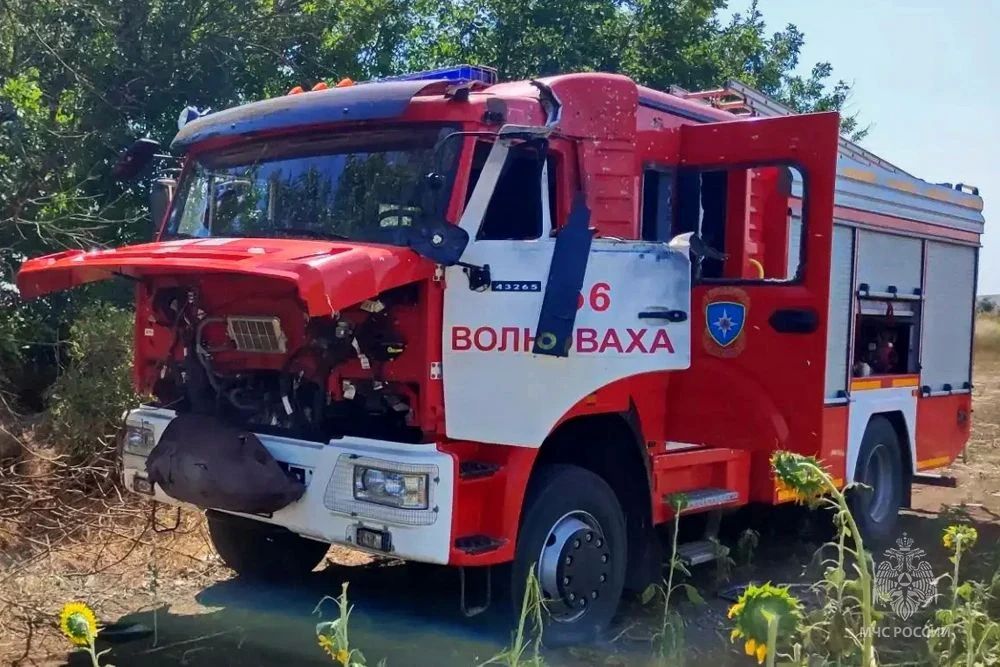 В ДНР пожарная автоцистерна МЧС России подверглась атаке БПЛА В ДНР пожарная автоцистерна МЧС России подверглась атаке БПЛА