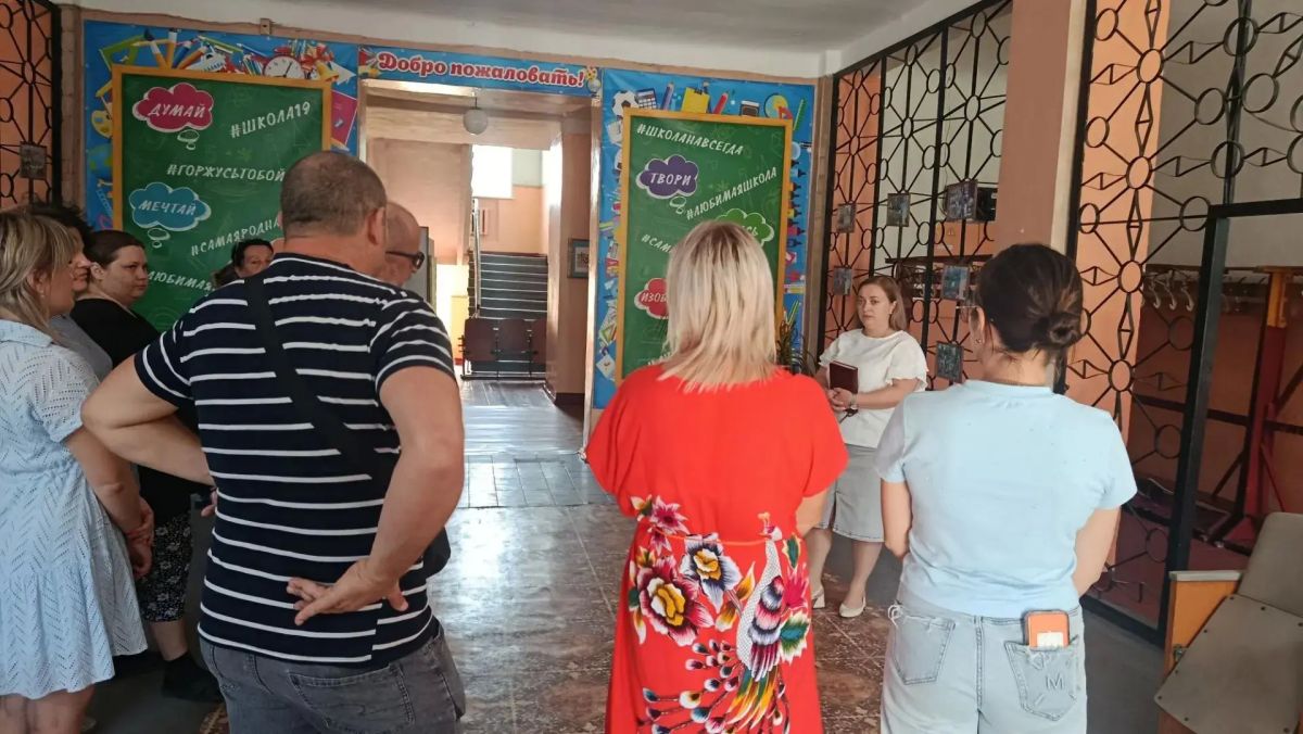 11 августа состоялась встреча депутата городского совета Алены Трякиной с гражданами жилого массива им. Кирова в здании Средней школы № 19