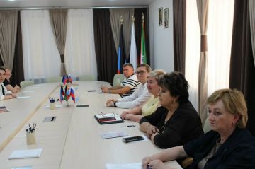 11 августа 2026 года депутаты Горловского городского совета от фракции «Единая Россия» — Роман Конев, Сергей Третьяков, Олег Сладкевич, Нелля Якуненко и Дмитрий Корона — провели встречи с трудовыми коллективами