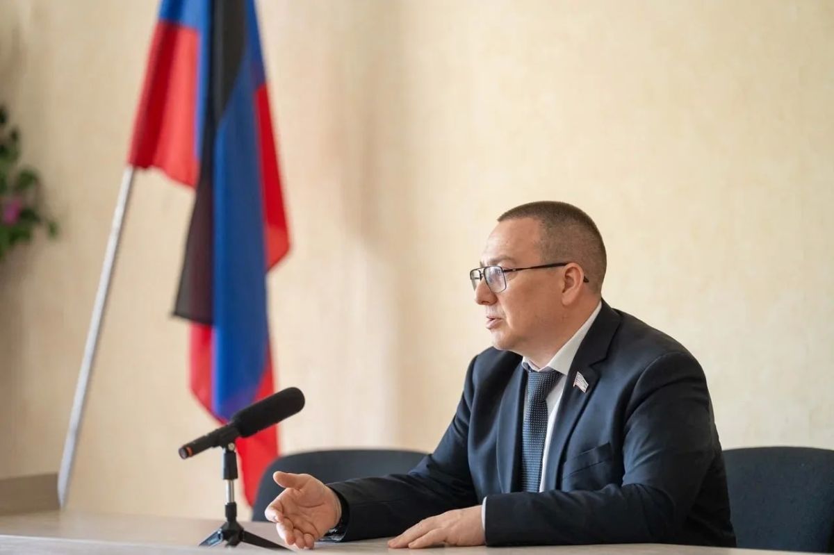 Андрей Крамар провел встречу с работниками образовательной сферы в Шахтерске Андрей Крамар провел встречу с работниками образовательной сферы в Шахтерске