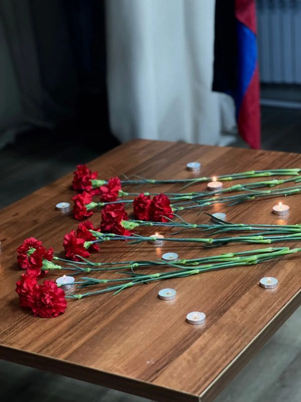 11 августа в МБУ клуб «Шахтер» прошел трогательный и важный мини-митинг «Стояли насмерть во имя жизни», посвященный подвигу ополченцев Донецкой Народной Республики 11 августа в МБУ клуб «Шахтер» прошел трогательный и важный мини-митинг «Стояли насмерть во имя жизни», посвященный подвигу ополченцев Донецкой Народной Республики