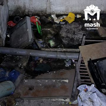 Канализация полностью затопила подвал многоэтажки в Железнодорожном квартале Макеевки