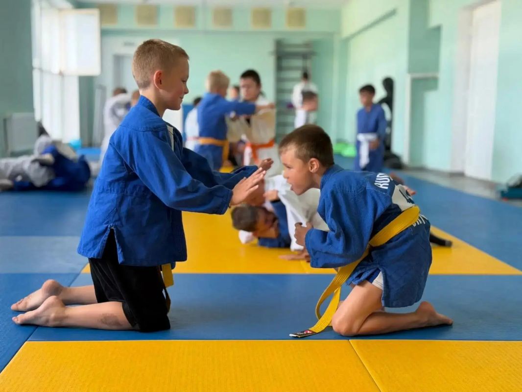 «Первые» в спорте: в Шахтерске прошла открытая тренировка «Первые» в спорте: в Шахтерске прошла открытая тренировка