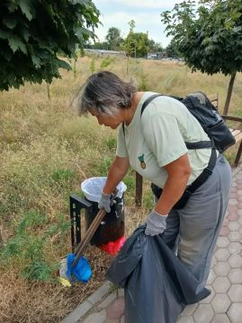 Коммунальщики продолжают активное благоустройство улиц и парков