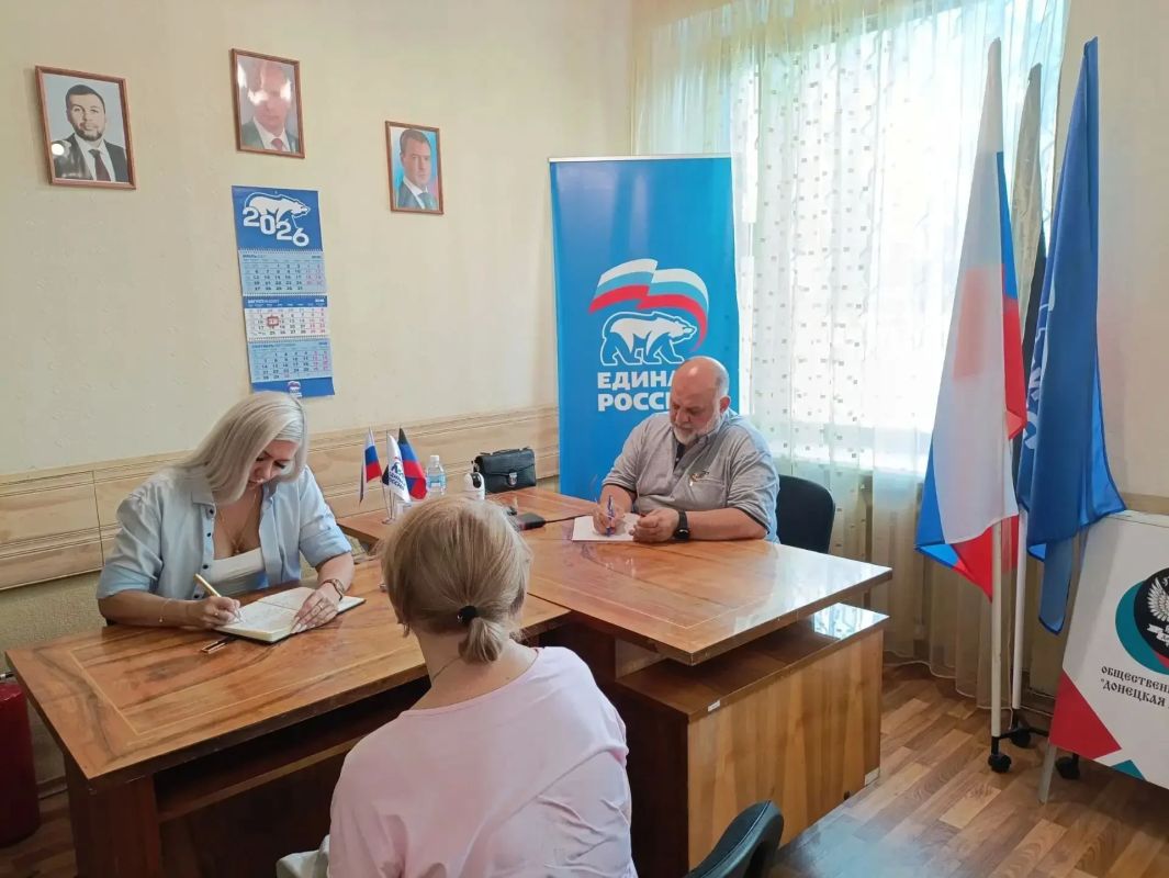 Валентин Левченко: Приём граждан в общественной приёмной партии Единая Россия Киевского района г. Донецка Валентин Левченко: Приём граждан в общественной приёмной партии Единая Россия Киевского района г. Донецка