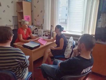В рамках Всероссийской акции «Родительская Гостиная» специалисты отдела по работе с семьёй с детьми филиала № 29 «Республиканского центра по предоставлению мер социальной поддержки» городского округа Дебальцево провели...