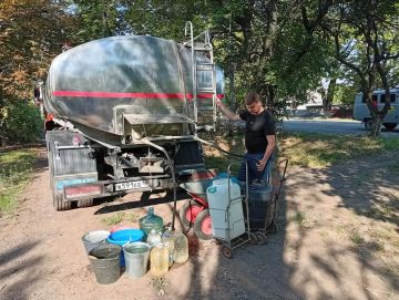 Бригада Самарской области оказала помощь в доставке воды жителям Снежного