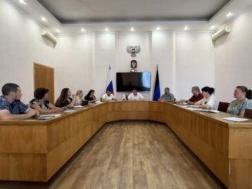 Сегодня Дмитрий Липчанский, председатель Тельмановского муниципального совета, присутствовал на очередном заседании штаба, где обсуждалась подготовка объектов жилищно-коммунального хозяйства, социальной инфраструктуры и...