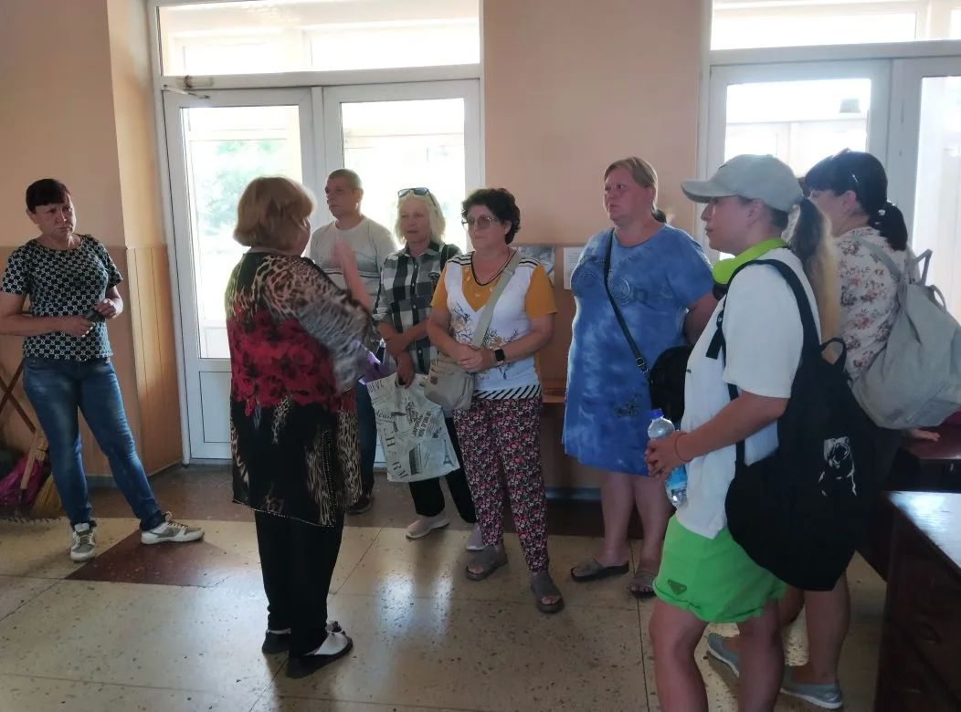 Сегодня, 11 августа лидер общественного мнения Людмила Гузар провела встречу с жителями жилого массива Горького в холле Управы Червоногвардейского внутригородского района Администрации городского округа Макеевка
