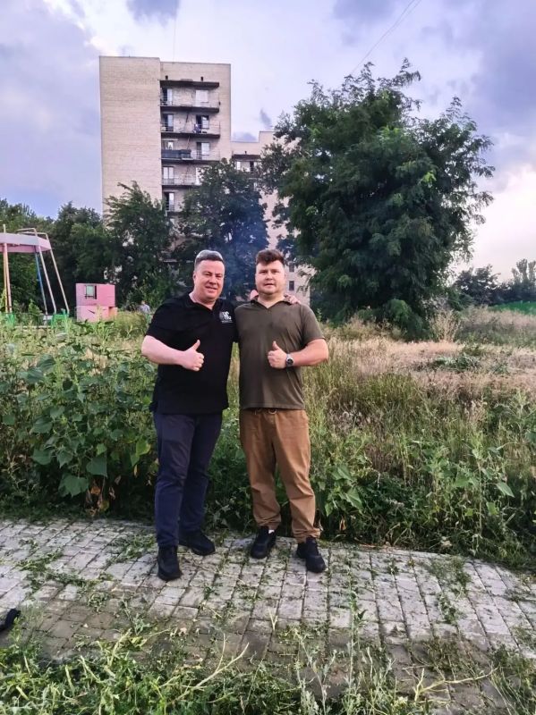 Константин Кузьмин: Здоровье детей - забота о будущем На встрече с коллективом детского сада №187 в Донецке увидел следующую картину: поле около территории детсада поросло травой Константин Кузьмин: Здоровье детей - забота о будущем На встрече с коллективом детского сада №187 в Донецке увидел следующую картину: поле около территории детсада поросло травой