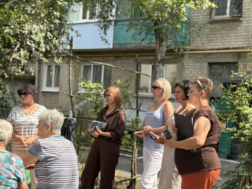 Денис Зубов: СХОД ГРАЖДАН. 12 августа в городе Иловайске состоялся сход граждан с главой муниципального образования городской округ Иловайск Александром Васильевичем Кузнецовым Денис Зубов: СХОД ГРАЖДАН. 12 августа в городе Иловайске состоялся сход граждан с главой муниципального образования городской округ Иловайск Александром Васильевичем Кузнецовым