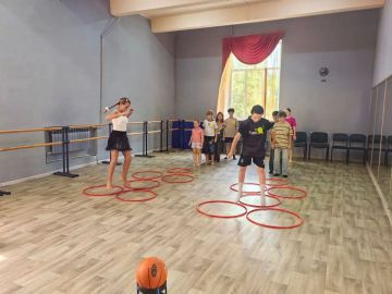 В МБУ "Городской дворец культуры им. В. Г. Кирсановой" прошло спортивное мероприятие "Мой веселый мяч"