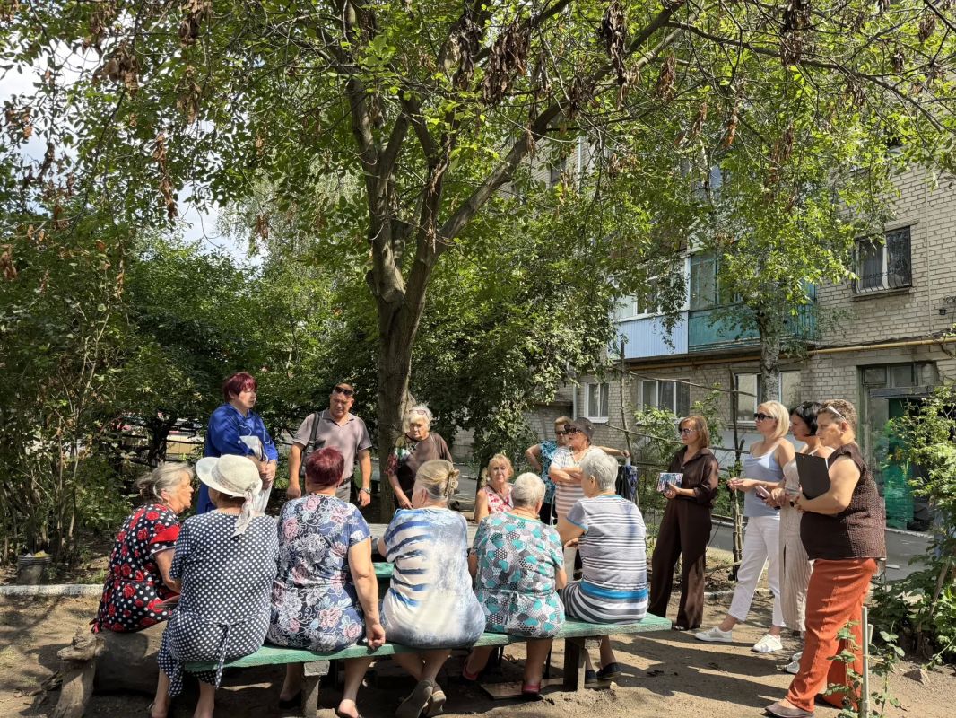 Денис Зубов: СХОД ГРАЖДАН. 12 августа в городе Иловайске состоялся сход граждан с главой муниципального образования городской округ Иловайск Александром Васильевичем Кузнецовым Денис Зубов: СХОД ГРАЖДАН. 12 августа в городе Иловайске состоялся сход граждан с главой муниципального образования городской округ Иловайск Александром Васильевичем Кузнецовым