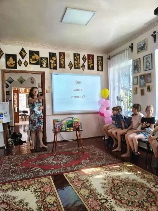 Сегодня, сотрудники библиотеки-филиала №2 побывали на досуговой площадке «ЮННАТ» МБУДО «Харцызская станция юных натуралистов» и провели для ребят познавательную викторину «Мир вокруг нас». Сегодня, сотрудники библиотеки-филиала №2 побывали на досуговой площадке «ЮННАТ» МБУДО «Харцызская станция юных натуралистов» и провели для ребят познавательную викторину «Мир вокруг нас».