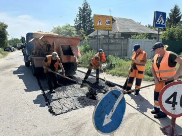 Работы по ямочному ремонту автодорог по ул.Собинова ул.Яснополянская Киевский район