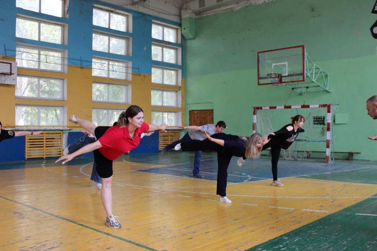 Зарядка с Доброслужащим!. 12 августа в Горловке в рамках направления «Доброслужащий» состоялась акция «Зарядка с Доброслужащим» Зарядка с Доброслужащим!. 12 августа в Горловке в рамках направления «Доброслужащий» состоялась акция «Зарядка с Доброслужащим»