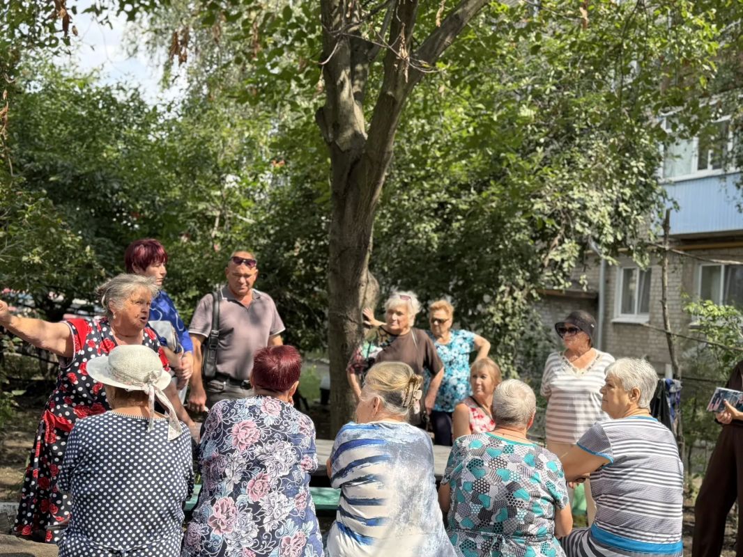 Денис Зубов: СХОД ГРАЖДАН. 12 августа в городе Иловайске состоялся сход граждан с главой муниципального образования городской округ Иловайск Александром Васильевичем Кузнецовым Денис Зубов: СХОД ГРАЖДАН. 12 августа в городе Иловайске состоялся сход граждан с главой муниципального образования городской округ Иловайск Александром Васильевичем Кузнецовым