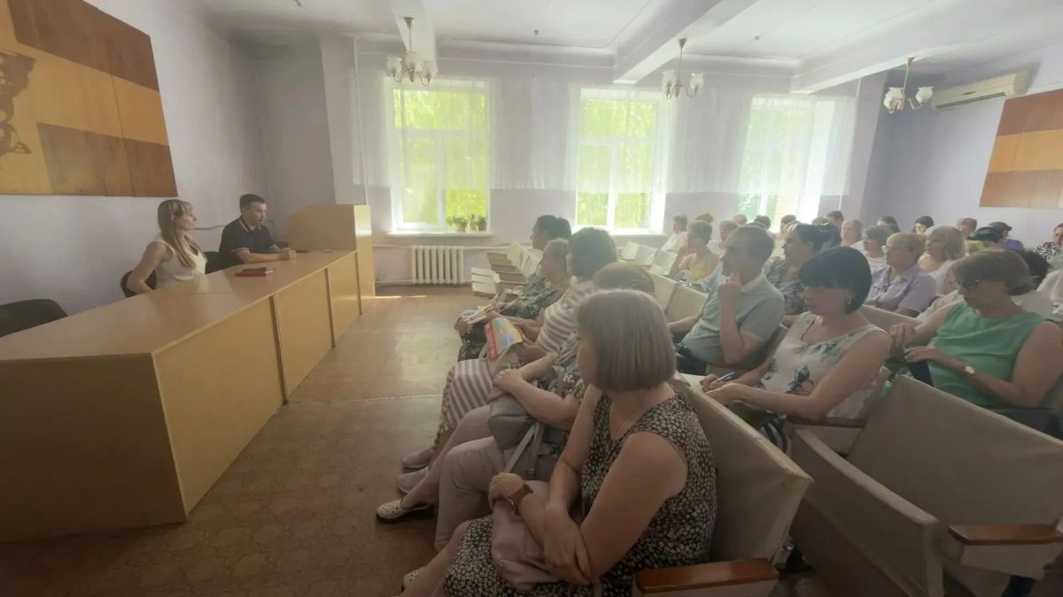 В Донецке полицейские проводят профилактическую работу по противодействию киберпреступности