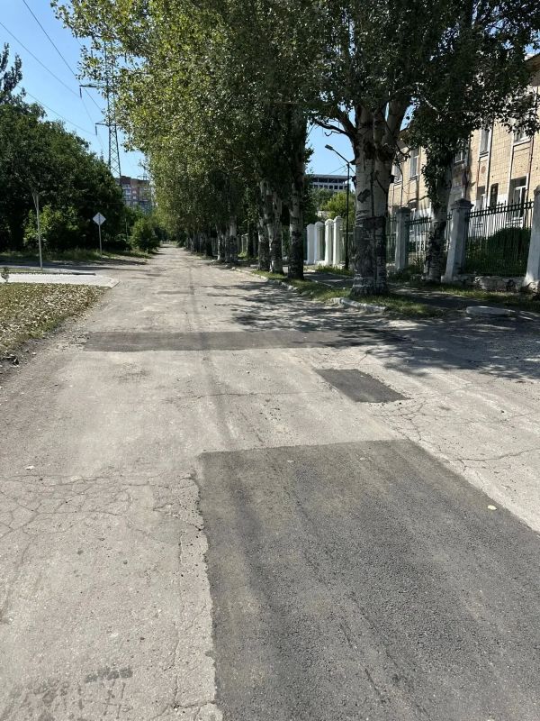 Работы по ямочному ремонту автодорог по ул.Собинова ул.Яснополянская Киевский район Работы по ямочному ремонту автодорог по ул.Собинова ул.Яснополянская Киевский район
