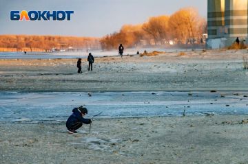 Пока в Донецке воду тоннами выливают в землю из-за дырявых труб, Дон мелеет