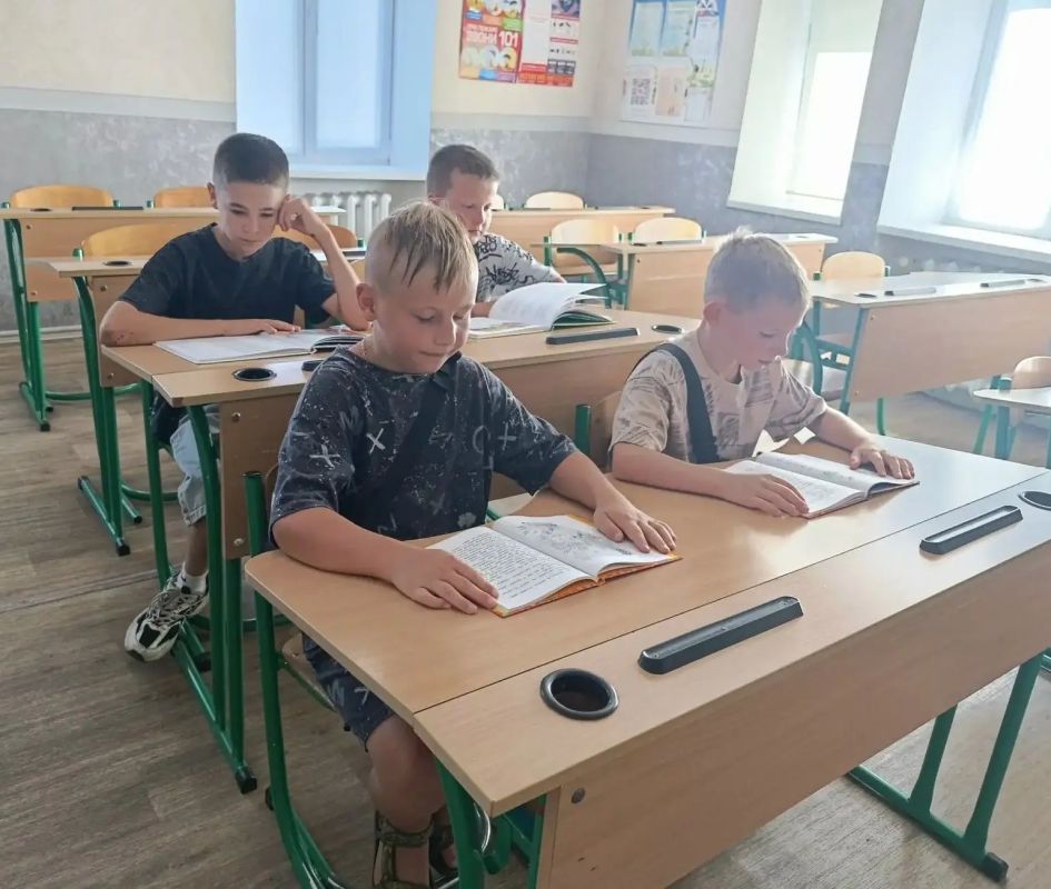 В Ждановке прошла интеллектуальная игра «Читаем и побеждаем» В Ждановке прошла интеллектуальная игра «Читаем и побеждаем»