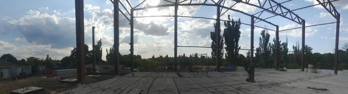 Хабаровский край установил первые бетонные плиты для основания физкультурно-спортивного комплекса в Дебальцево Хабаровский край установил первые бетонные плиты для основания физкультурно-спортивного комплекса в Дебальцево