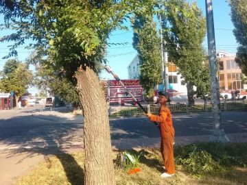 Специалисты «Уютного города» продолжают заботиться о комфорте мариупольцев