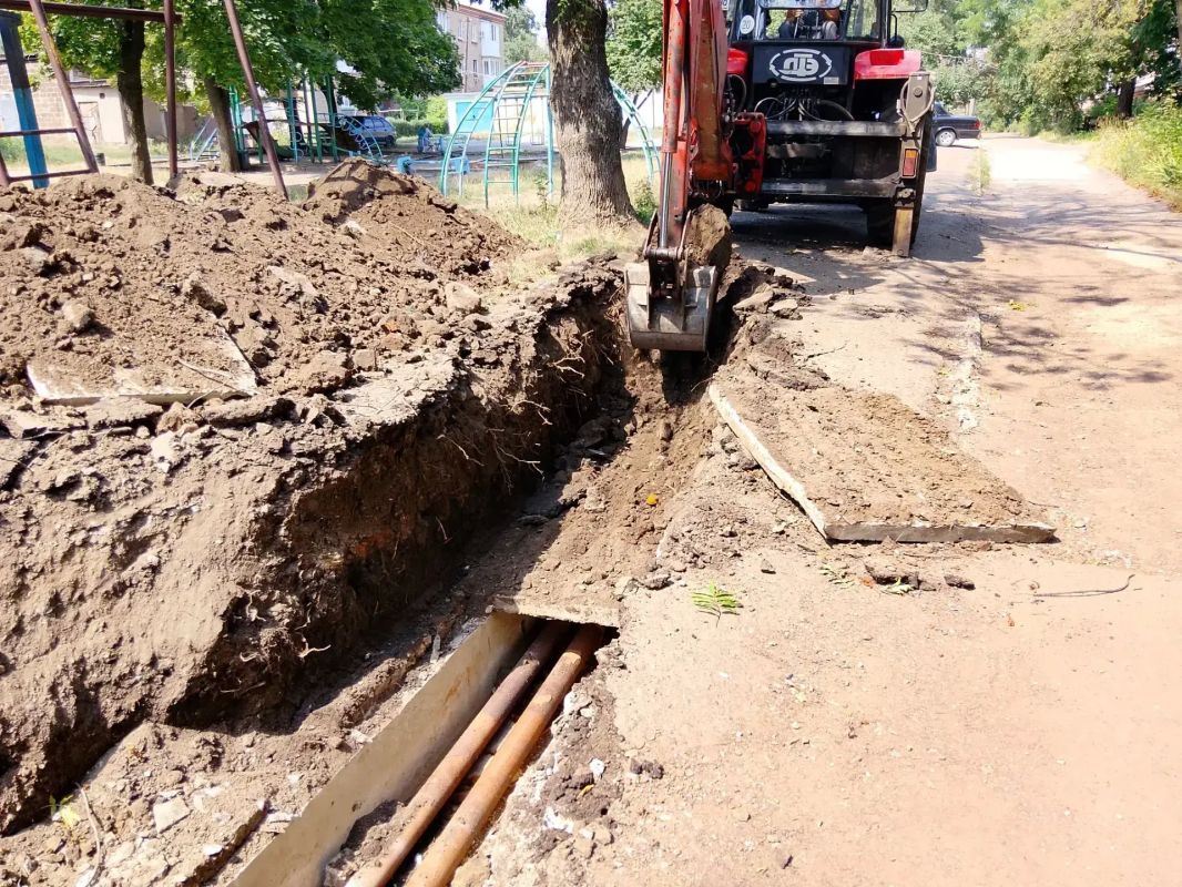 Сегодня, 12 августа, в рамках подготовки к отопительному периоду 2026-2027 гг. силами Филиала «Макеевкатеплосеть» ГУП ДНР «Донбасстеплоэнерго» ведутся ремонтные работы по замене участка теплотрассы возле домов № 167-169 по... Сегодня, 12 августа, в рамках подготовки к отопительному периоду 2026-2027 гг. силами Филиала «Макеевкатеплосеть» ГУП ДНР «Донбасстеплоэнерго» ведутся ремонтные работы по замене участка теплотрассы возле домов № 167-169 по...