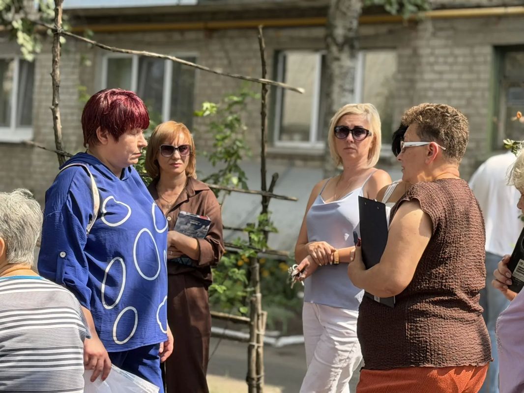 Денис Зубов: СХОД ГРАЖДАН. 12 августа в городе Иловайске состоялся сход граждан с главой муниципального образования городской округ Иловайск Александром Васильевичем Кузнецовым Денис Зубов: СХОД ГРАЖДАН. 12 августа в городе Иловайске состоялся сход граждан с главой муниципального образования городской округ Иловайск Александром Васильевичем Кузнецовым