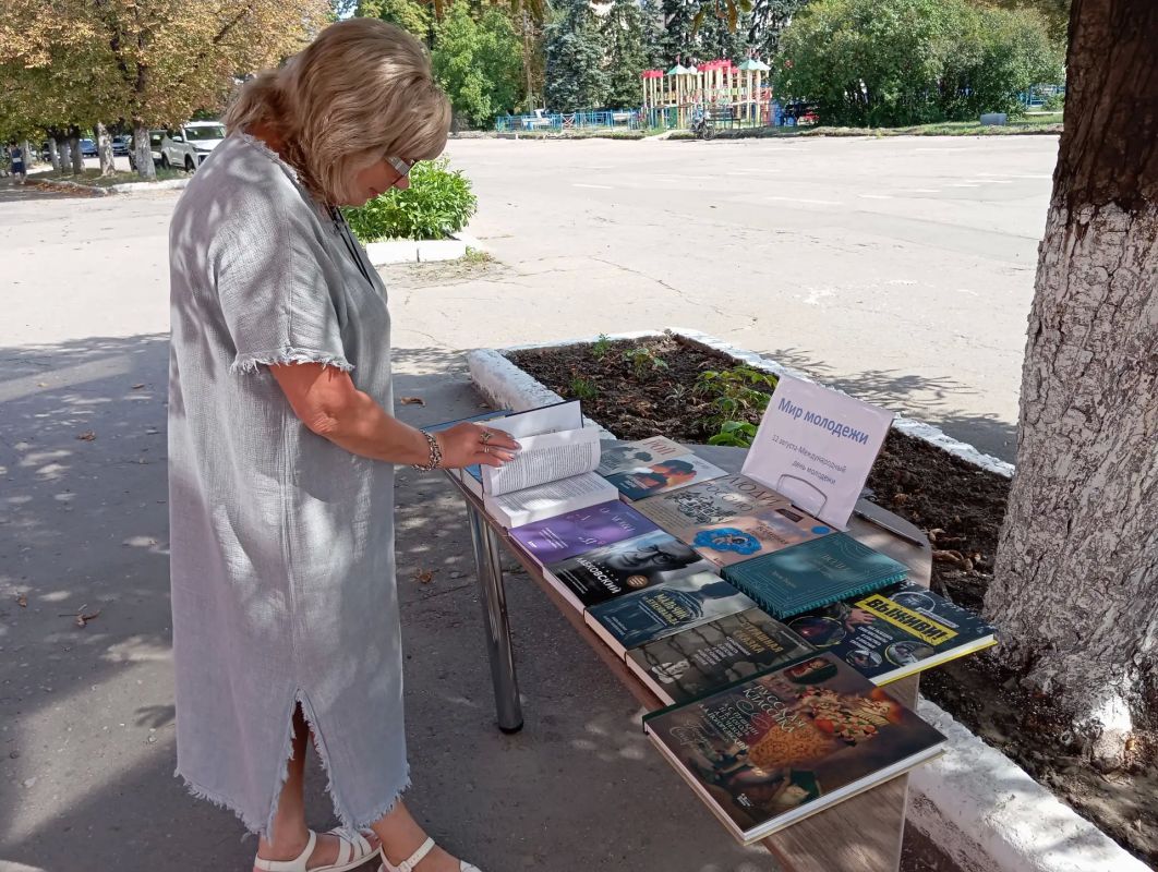 «Мир молодежи»: в центральной библиотеке отметили Международный день молодежи «Мир молодежи»: в центральной библиотеке отметили Международный день молодежи