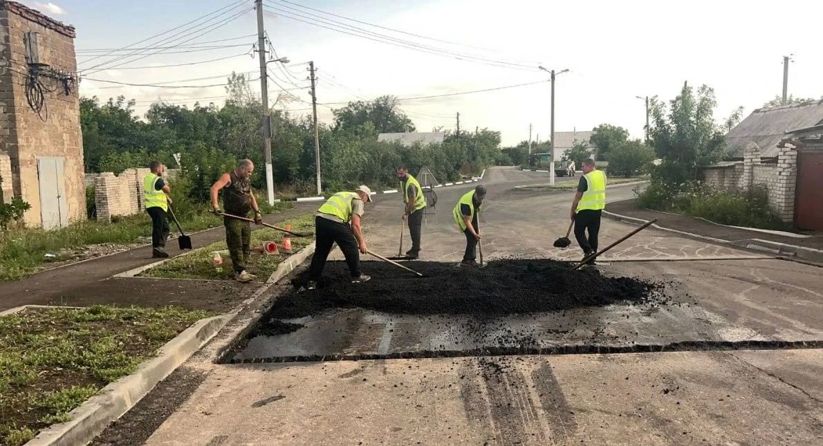 Хабаровский край установил искусственную неровность в рамках обустройства улицы Постышева в Дебальцево Хабаровский край установил искусственную неровность в рамках обустройства улицы Постышева в Дебальцево