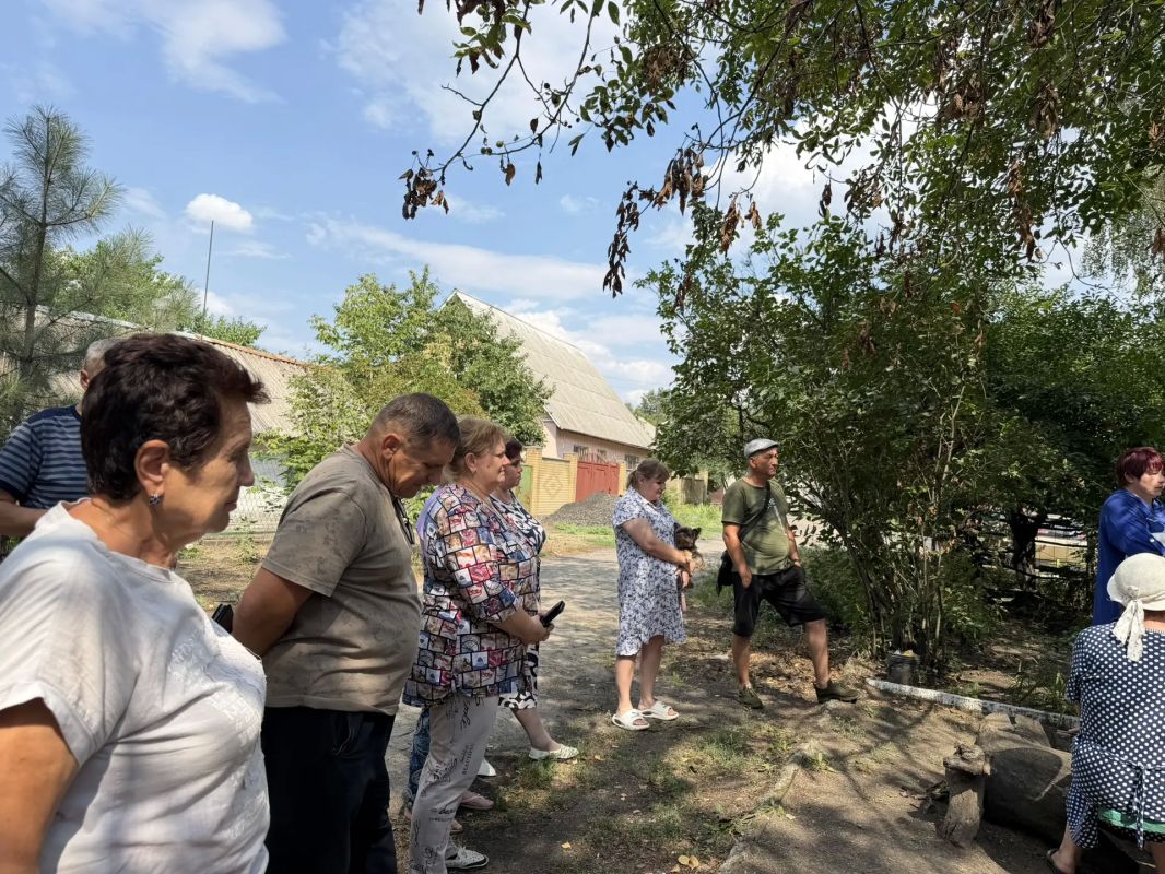 Денис Зубов: СХОД ГРАЖДАН. 12 августа в городе Иловайске состоялся сход граждан с главой муниципального образования городской округ Иловайск Александром Васильевичем Кузнецовым Денис Зубов: СХОД ГРАЖДАН. 12 августа в городе Иловайске состоялся сход граждан с главой муниципального образования городской округ Иловайск Александром Васильевичем Кузнецовым