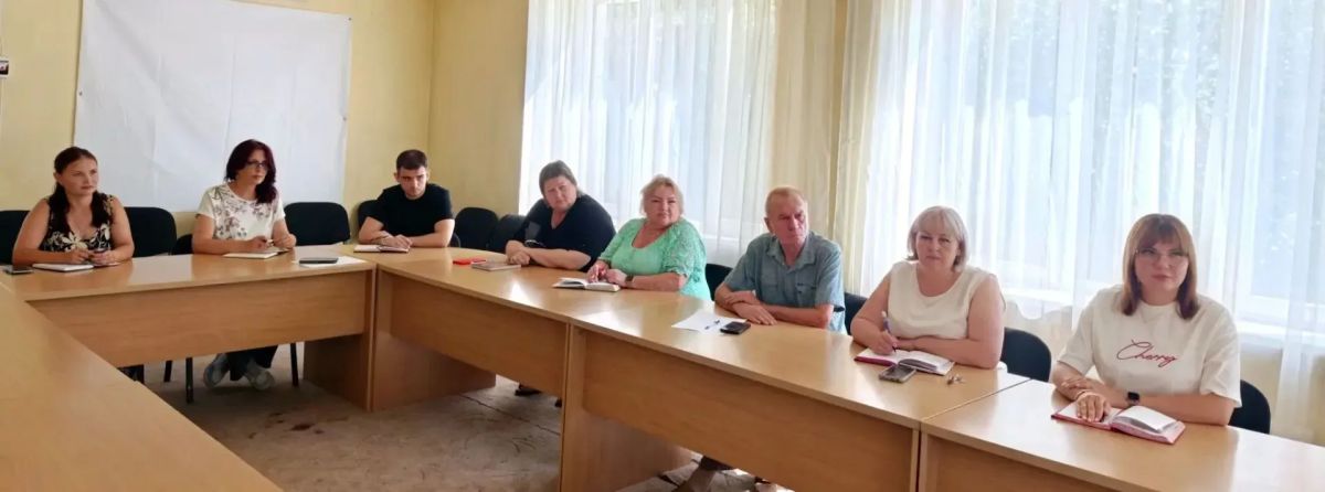 Наталья Бегуненко: Сегодня, 12 августа, руководитель Управы Петровского внутригородского района Администрации г.о. Донецк Бегуненко Наталья Ивановна провела еженедельное аппаратное совещание Наталья Бегуненко: Сегодня, 12 августа, руководитель Управы Петровского внутригородского района Администрации г.о. Донецк Бегуненко Наталья Ивановна провела еженедельное аппаратное совещание