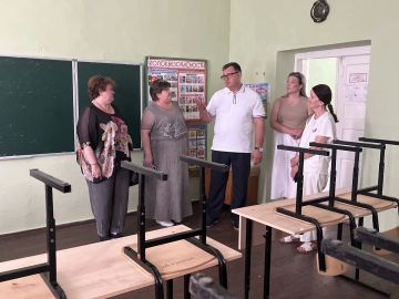 Василий Овчаров: На недавнем оперативном совещании Глава ДНР Денис Пушилин подчеркнул, что подготовка региона к началу нового учебного года идет в штатном режиме — без сбоев и отставаний от графика